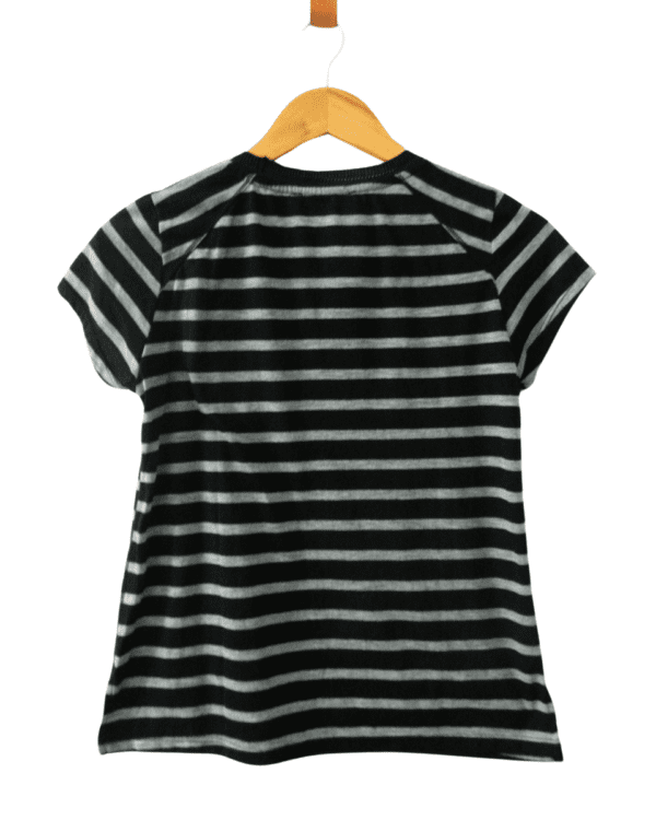 Remera Jazmin Chebar Rayada con Dibujo y Apliques Piedras y Strass