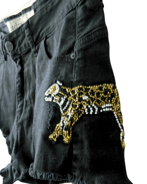 Short Ginebra Negro con Tigre Bordado