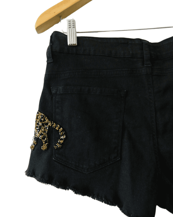 Short Ginebra Negro con Tigre Bordado