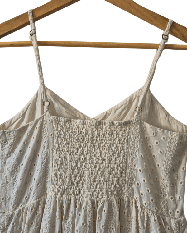 Vestido Urban Outfitters Abbie de broderie con botones